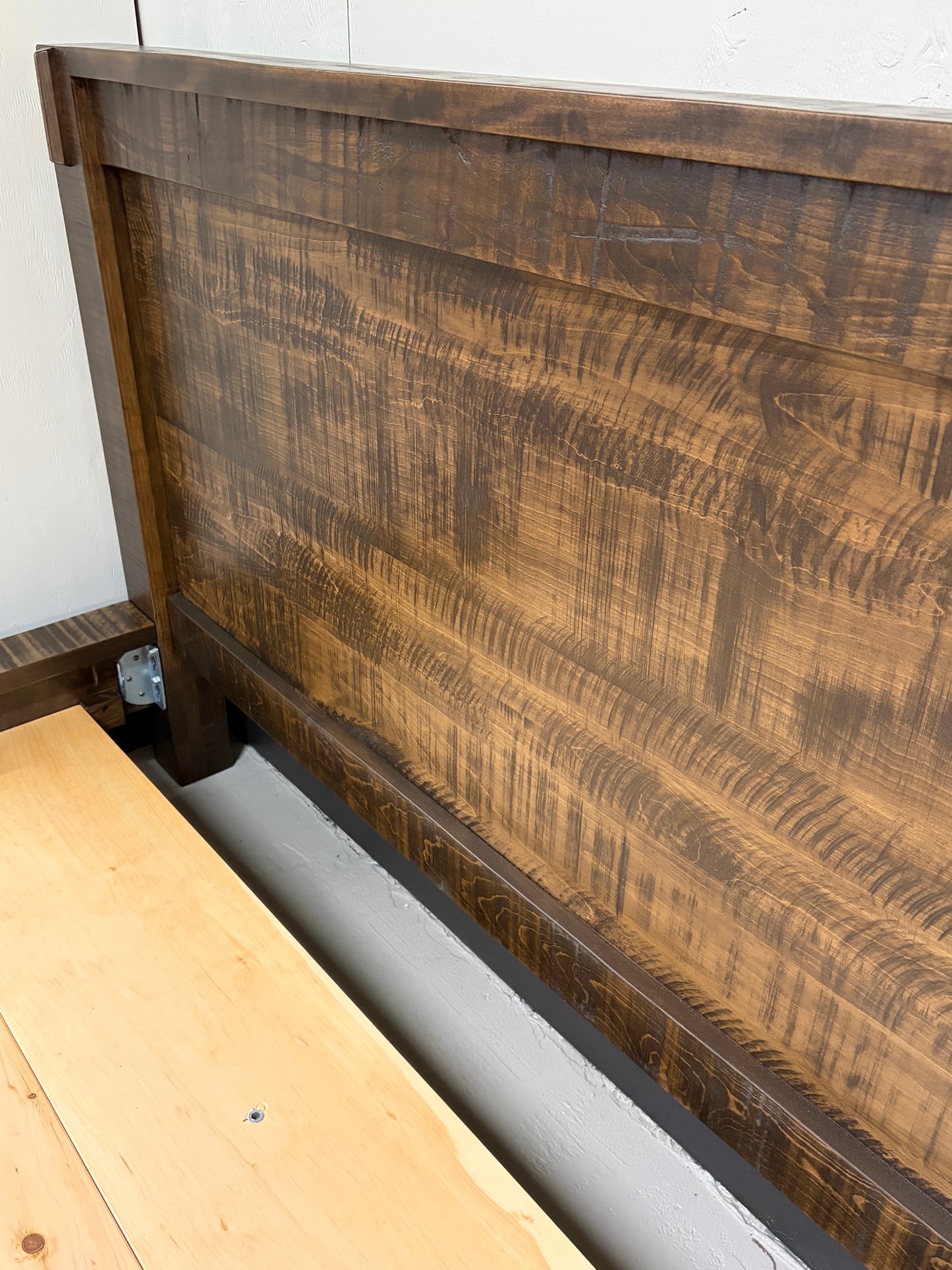 Neo Ambrosia Maple Queen Bed