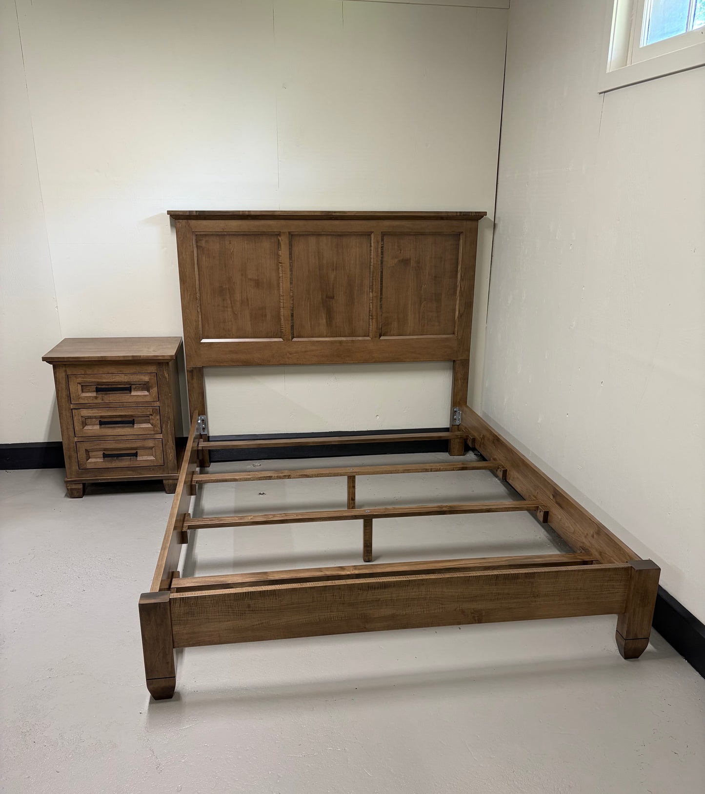 Algonquin Maple Queen Bed